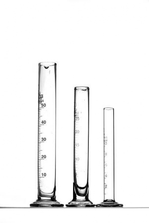 Цилиндр мерный 1-500-1, 500 мл, со стеклянным основанием, 1-го класса точности, с носиком