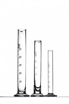 Цилиндр мерный 1-500-1, 500 мл, со стеклянным основанием, 1-го класса точности, с носиком